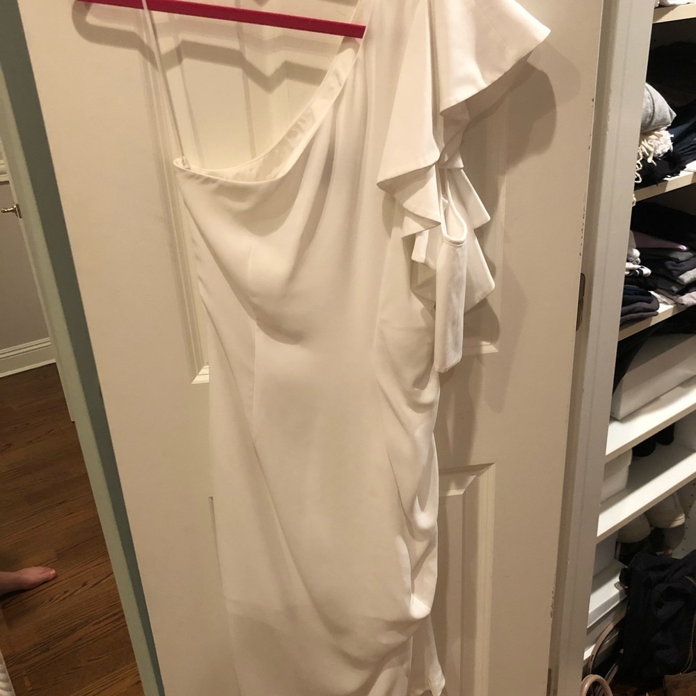 Beautiful white dress **sleeve has been removed** - Picture 8 of 8